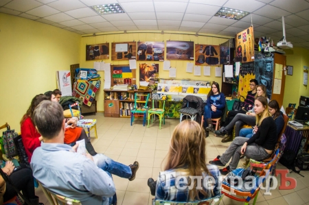 «Речовий доказ» у Кременчуці: а що б ти взяв із собою, тікаючи від війни?