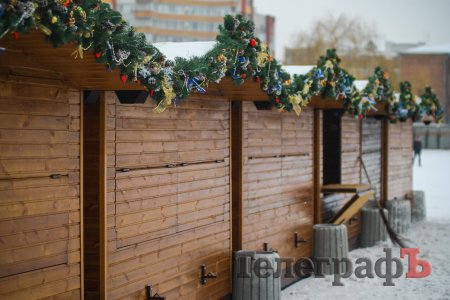 Светящийся флаг и домики на площади: предпраздничный Кременчуг становится все красивее