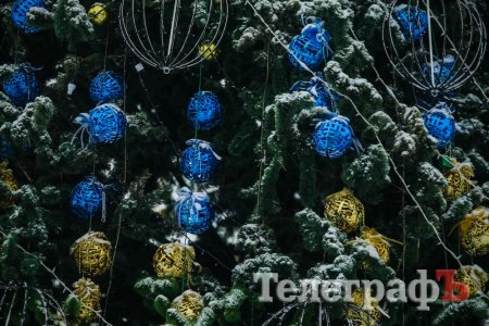 Светящийся флаг и домики на площади: предпраздничный Кременчуг становится все красивее