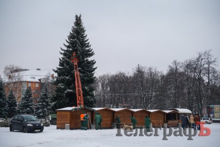 Светящийся флаг и домики на площади: предпраздничный Кременчуг становится все красивее