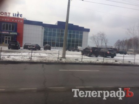 В Кременчуге на участке дороги возле «Sport life» установили ограждение