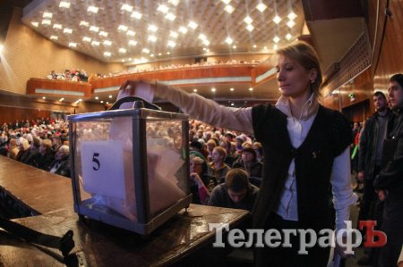 Аншлаг в ГДК: мэр Кременчуга отчитался за год работы