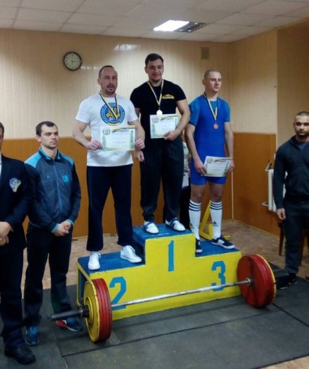 Четверо кременчуцьких богатирів підняли понад 2 тисячі кілограм