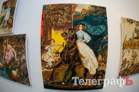 Вишиті картини майстра ливарного цеху Тетяни Мкртчян представили у Кременчуці