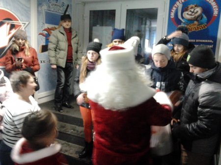 Батл між Сніговою королевою та Дідом Морозом побачили маленькі кременчужани