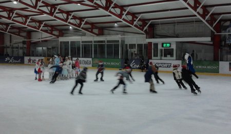 Батл між Сніговою королевою та Дідом Морозом побачили маленькі кременчужани