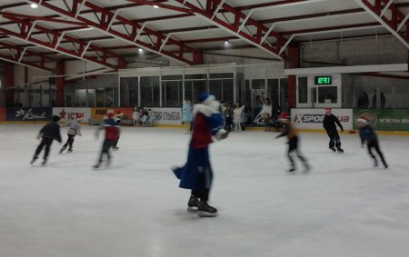 Батл між Сніговою королевою та Дідом Морозом побачили маленькі кременчужани