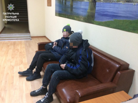 В Кременчуге подростки ограбили магазин: схватили куртки и убежали