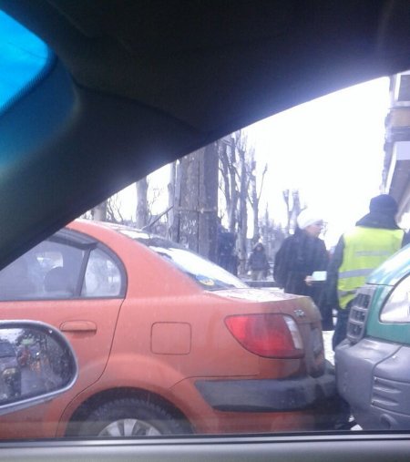 В Кременчуге маршрутка въехала в легковушку: центр «стал»