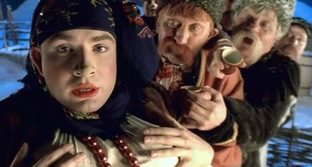 Огоньки, талант-шоу, мюзикл и бокс: что покажут по ТВ на новогодний уикенд