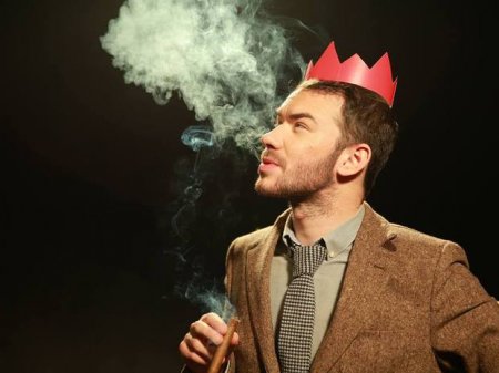 Огоньки, талант-шоу, мюзикл и бокс: что покажут по ТВ на новогодний уикенд