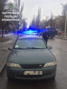 Кременчугские патрульные остановили две машины с поддельными документами