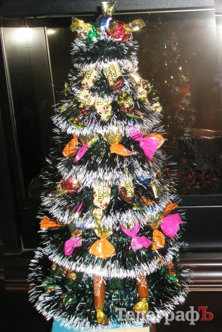 Похвастайся своей красоткой: присылайте нам свои новогодние ёлки