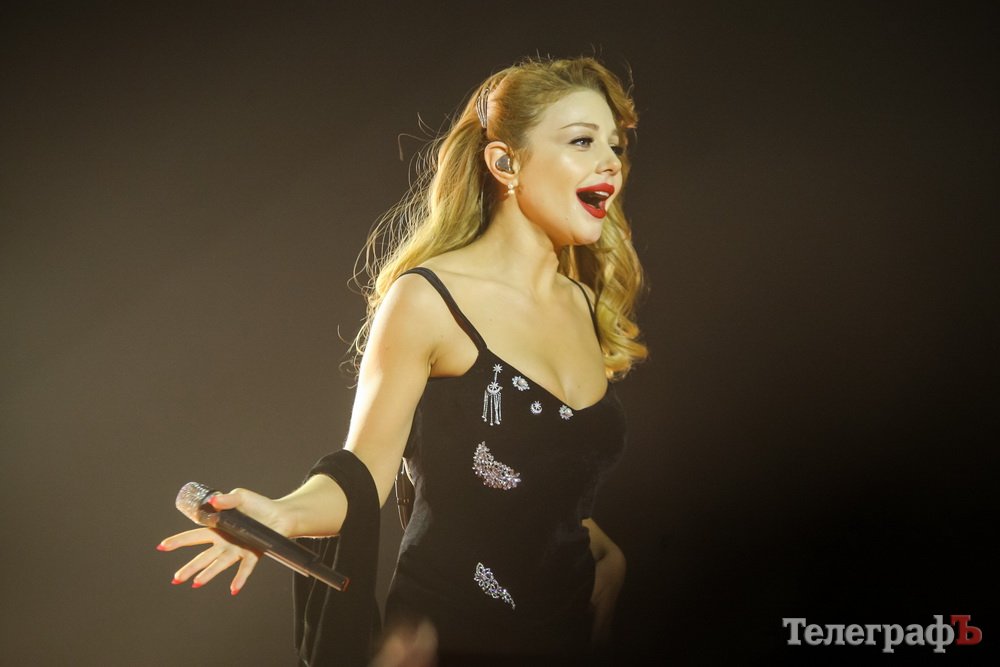 Тина кароль концерт я всё ещё люблю. Тина кароль фото. Троянди песня тины кароль. Троянди песня тины кароль. Украинская певица тина кароль.