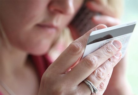 Під ялинку: у кременчужанки з карти зникло 5 305 гривень