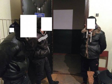 На Полтавщине ромы побили дедушку, ради 6 мешков орехов