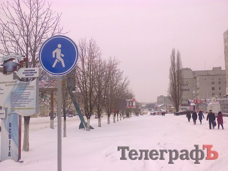 Тротуар на просп. Свободы из пешеходной зоны превратился в пешеходную дорожку