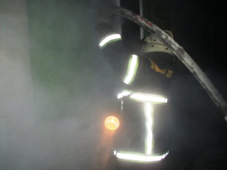 В Кременчуге на пожаре спасали пенсионерку