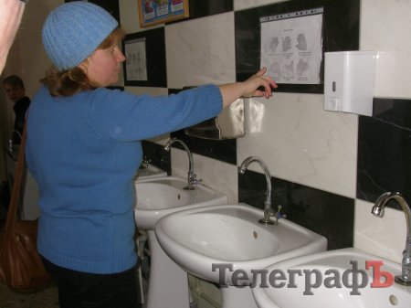 Директор 11-го лицея Быкова подозревает депутата Сидерку в вымогательстве «чего-то материального»