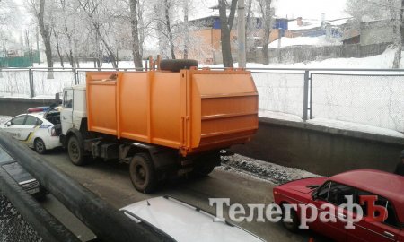 В Кременчуге авария под мостом на ул. Ярмарочной – собралась пробка