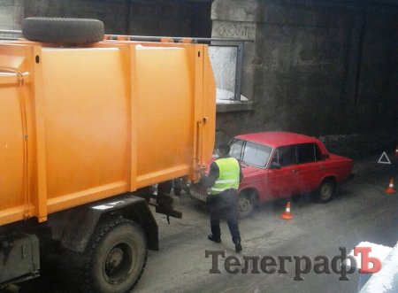 В Кременчуге авария под мостом на ул. Ярмарочной – собралась пробка