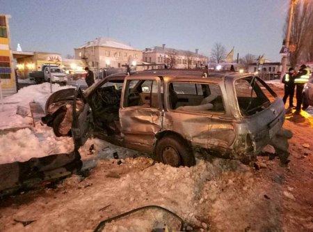 В Кременчуге на Киевской столкнулись Mitsubishi и Ford: 4 человека в больнице