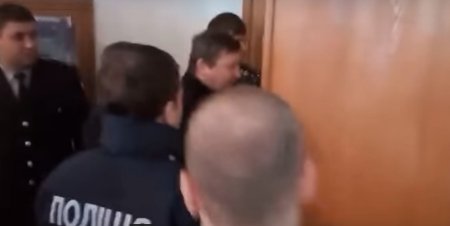 Кременчугского активиста Леонида Харченко не пустили в сессионный зал с плакатами