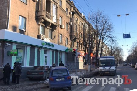 В центре Кременчуга прямо возле Сбербанка столкнулись BMW и Matiz