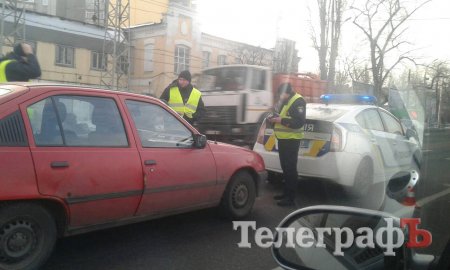 В Кременчуге Opel Kadett догнал полицейский Prius