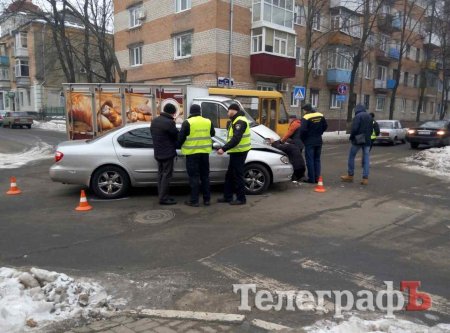 В автомобиль вице-мэра Усановой въехала хлебовозка