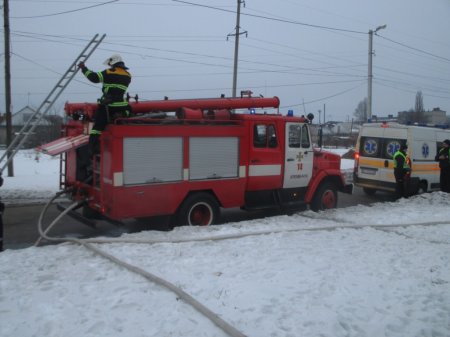 Кременчужанин, пытавшийся потушить огонь до приезда пожарных, получил ожоги руки