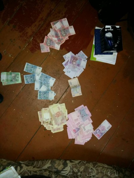 На Полтавщине полицейский «крышевал» семью наркоторговцев