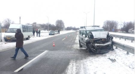 На Полтавщине легковушка въехала в маршрутку с пассажирами: 2 человека в больнице