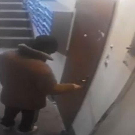 Серийный вор выносил из подъездов Молодежного санки, велосипеды, коляски и сдавал в ломбард