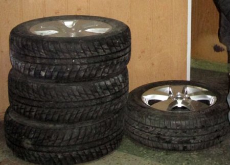 В Кременчуге задержали угонщиков, выбросивших Subaru на мусорку