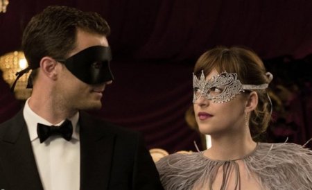 «Відшмагай мене!»: почти рецензия от «Ъ» на «50 оттенков темного»