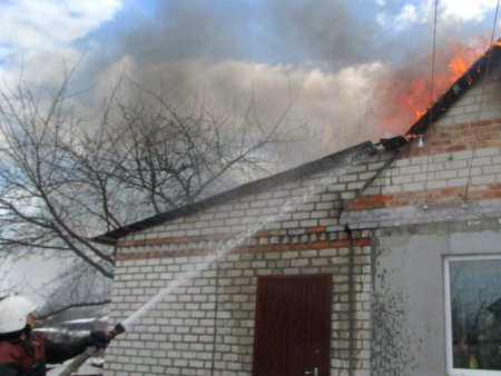 Под Кременчугом из-за короткого замыкания горел дом