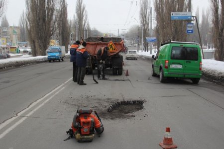 Эксперимент: в Кременчуге укладывают асфальт по новой технологии