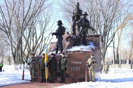 Торжественные речи и стрельба: в Кременчуге почтили память погибших воинов-афганцев
