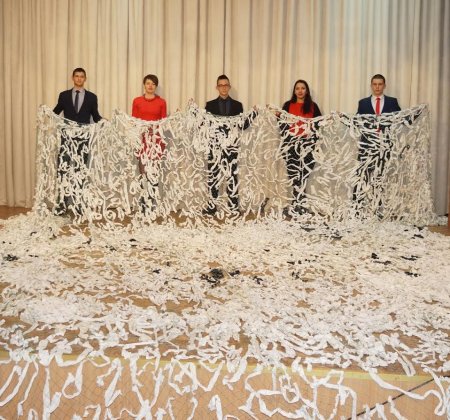 Теплі речі, листівки та диво-сітка від кременчуцьких школярів відправляться до Авдіївки