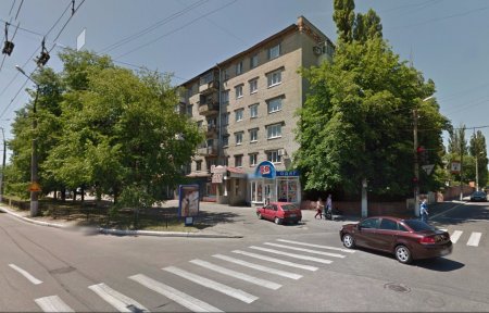 Пешеходы VS транспорт: в Кременчуге столбиками разделят потоки людей и машин