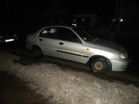 Двое клиентов напали на таксиста, который отказался их везти