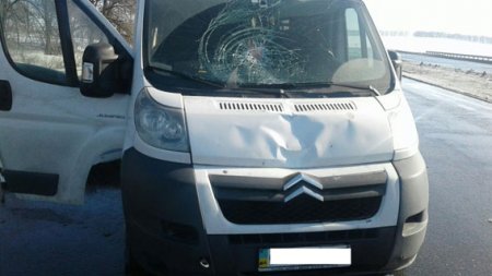 На Полтавщине грузовик влетел в стоящее авто: 17-летняя девушка в больнице с многочисленными травмами