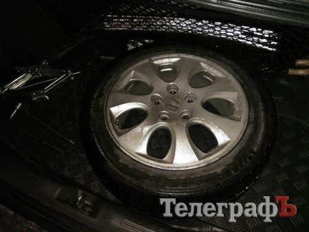 Кременчужанин «поймал яму» под лужей и хочет привлечь к ответственности дорожников