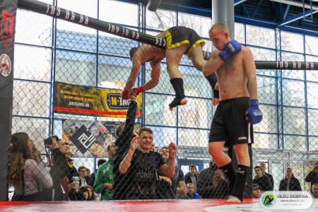 Напередодні матчу «Шахтар» – «Ворскла» у Полтаві побилися фанати Напередодні матчу «Шахтар» – «Ворскла» у Полтаві побилися фанати