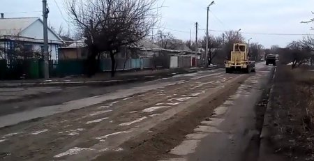 В Крюкове дорожники проводят «траншейный» ремонт дороги