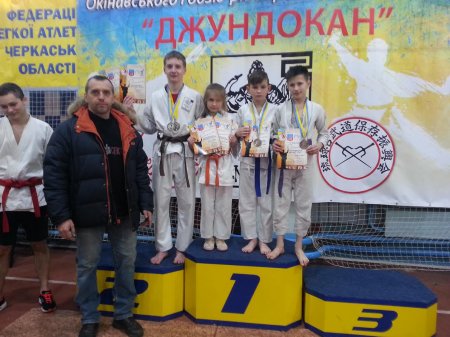 Кременчуцькі каратисти на змаганнях взяли 4 золота, 2 срібла та 3 бронзи Кременчуцькі каратисти на змаганнях взяли 4 золота, 2 срібла та 3 бронзи