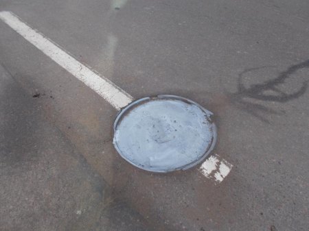 В Кременчуге появятся разноцветные люки: голубые уже есть