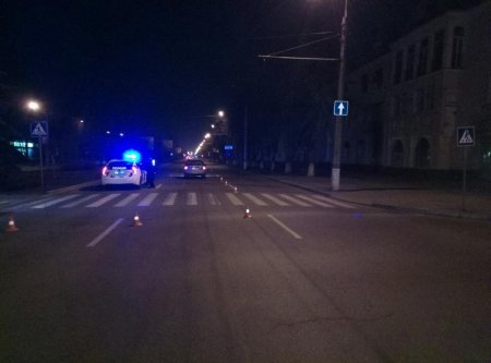 В Кременчуге сбили 16-летнюю девушку: пострадавшая в коме