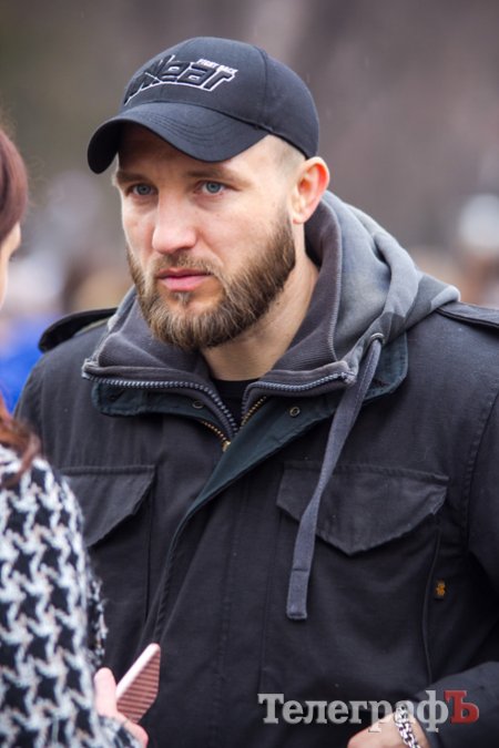 Небезпечні штучки, львівський бородач та багато каші: святкування Дня Добровольця у Кременчуці